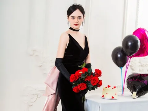 live cam sex model ADCCUSE