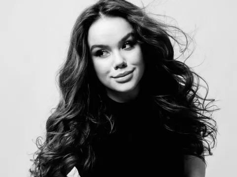 video dating model AvaKiss