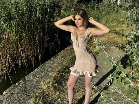 live web chat model BellaBlomy