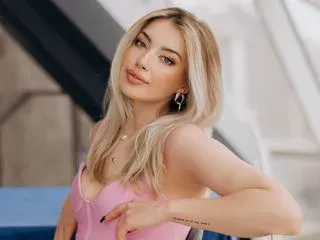 live sex model BellaLes