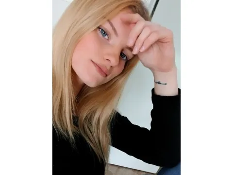 web chat live model BellaToyy