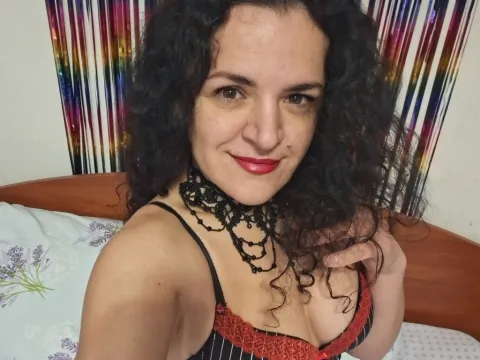 Heb een live chat met webcammodel Curlynat