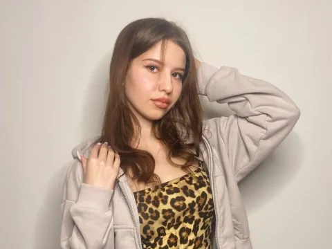 Heb een live chat met webcammodel DorettaEvett