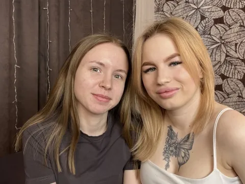 Heb een live chat met webcammodel ElwynaAndLora