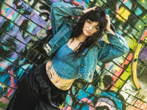 hot adult tv model EmaMaze