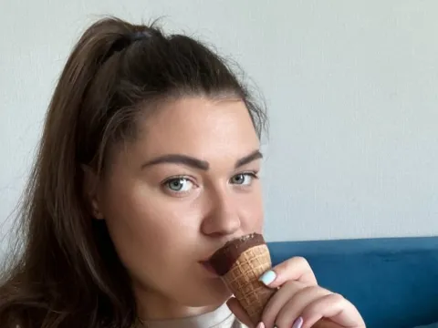 in live sex model JustGloria