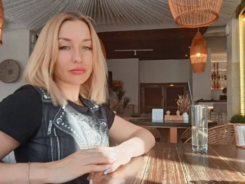 live amateur sex model KiraSwanl