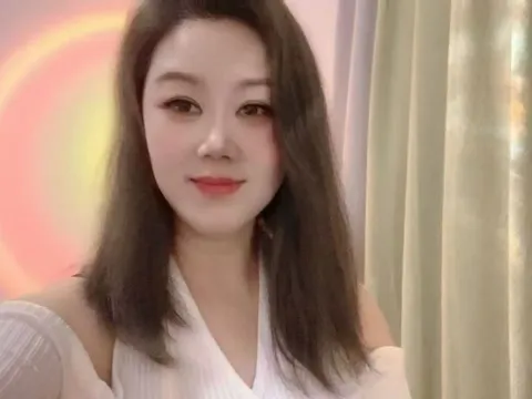 cock-sucking porn model LvChangq