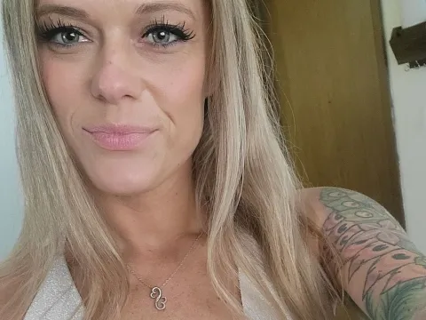 live web sex model MaddiMarie