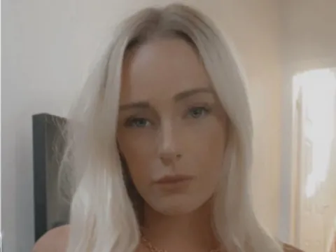 webcam chat model MaddieLouise