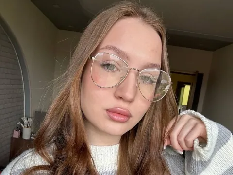 live sex com model MeganHearts