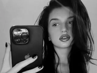 live video chat model SaraFernandess
