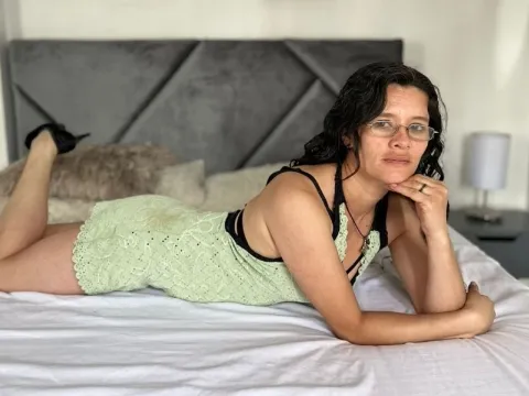 live webcam sex model SereneValdirik