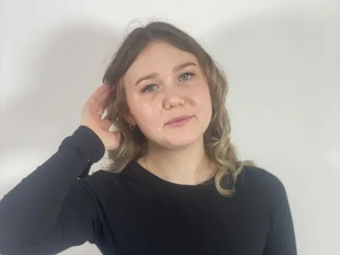 adult live chat model SilviaFares
