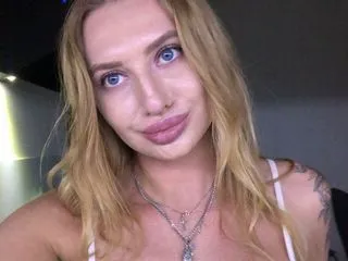 cock-sucking porn model SoffySun